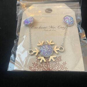 Earrings and Necklace SNOWFLAKE set! PERFECT STOCKING STUFFER OR GIFT NEW!